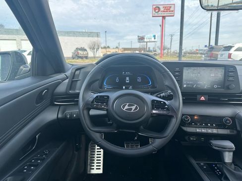 Certified 2025 Hyundai Elantra Sport image 10