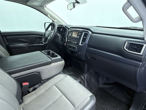 Used 2017 Nissan Titan S image 16
