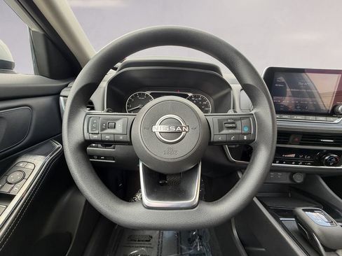 Used 2024 Nissan Rogue SV FWD image 13