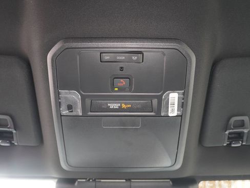Certified 2025 Toyota Tacoma SR5 AWD/4WD image 17