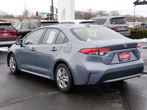 Used 2021 Toyota Corolla LE image 3
