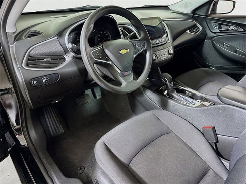 Used 2025 Chevrolet Malibu LT image 7