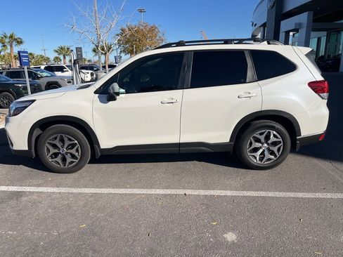 Used 2019 Subaru Forester Premium image 11