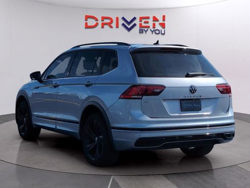Used 2023 Volkswagen Tiguan SE R-Line image 3