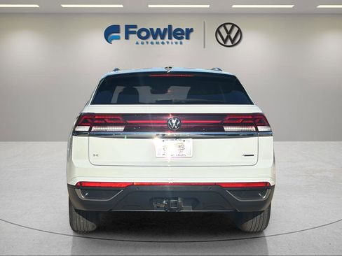 Used 2025 Volkswagen Atlas Cross Sport SE AWD/4WD image 6