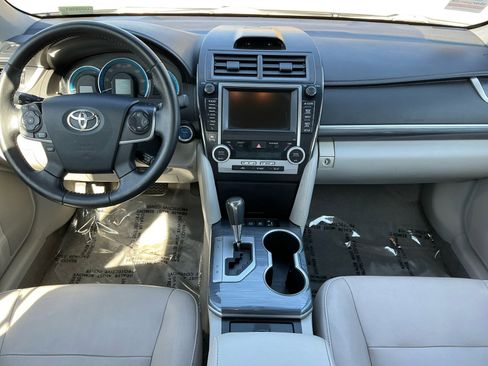 Used 2012 Toyota Camry XLE w/ Leather Pkg FWD image 10
