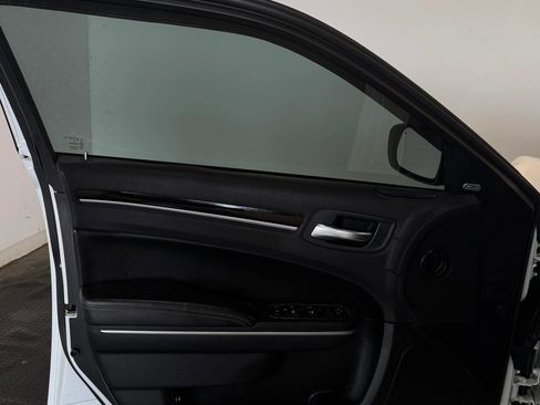 Used 2019 Chrysler 300 S RWD image 12