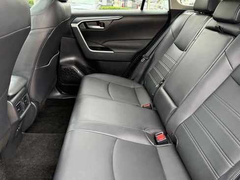 Used 2025 Toyota RAV4 XLE Premium image 31