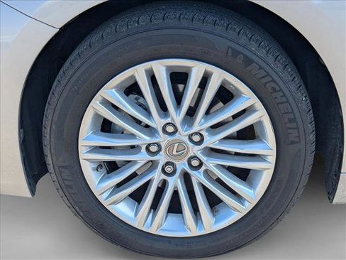 Used 2015 Lexus ES 350 w/ Luxury Package image 21