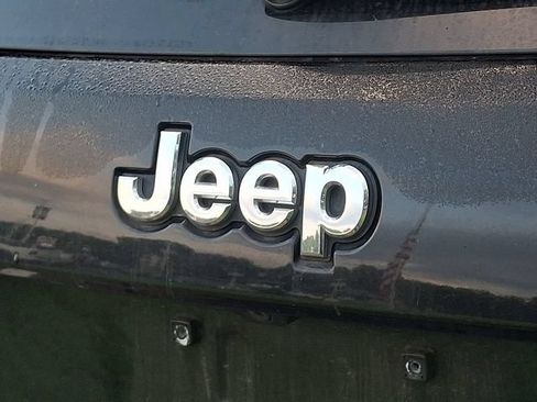 Used 2017 Jeep Grand Cherokee Limited AWD/4WD image 10