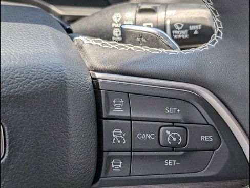 Used 2023 Jeep Grand Cherokee L Limited image 13