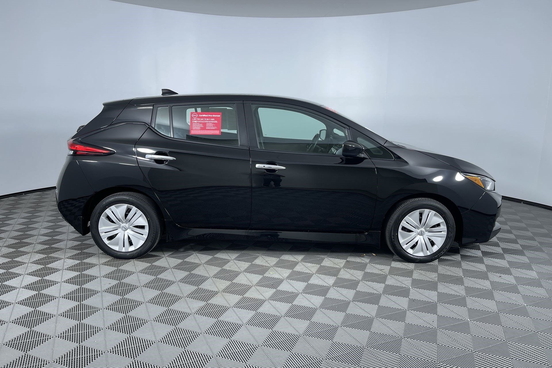 Certified 2025 Nissan Leaf S FWD image 10