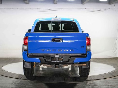 Certified 2020 Toyota Tacoma TRD Off-Road w/ Technology Package AWD/4WD image 6