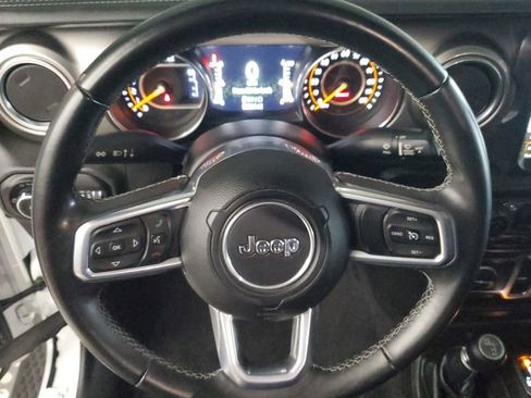 Used 2018 Jeep Wrangler Unlimited Sahara image 28