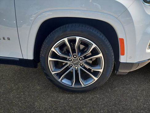 Certified 2024 Jeep Grand Wagoneer Series III w/ HD Trailer Tow Package AWD/4WD image 14