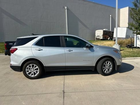 Used 2021 Chevrolet Equinox LT AWD/4WD image 2