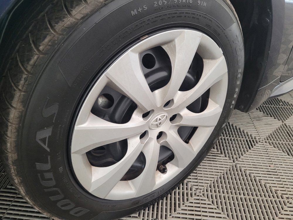 Used 2021 Toyota Corolla LE FWD image 31
