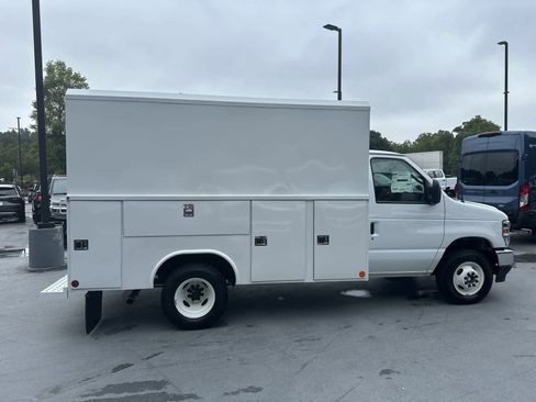 New 2025 Ford E-350 and Econoline 350 Super Duty w/ Power Equipment Group RWD image 8