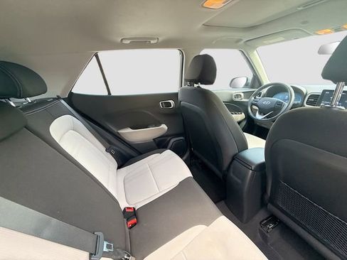 Used 2023 Hyundai Venue SEL image 25