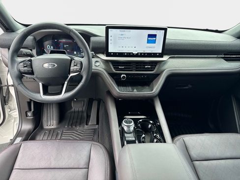 Used 2025 Ford Explorer Platinum RWD image 19