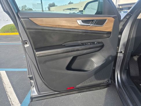 Used 2024 Volkswagen Atlas SE AWD/4WD image 14