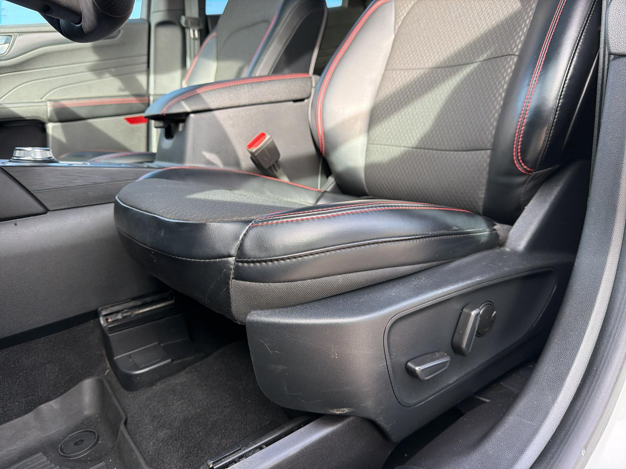 Used 2024 Ford Escape ST-Line w/ Tech Pack #1 AWD/4WD image 14