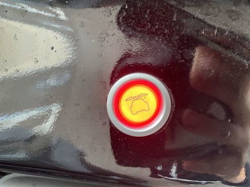 Used 2023 Tesla Model X image 17