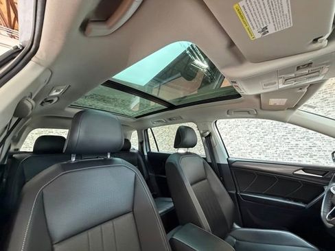 Used 2022 Volkswagen Tiguan SE w/ Panoramic Sunroof Package image 10