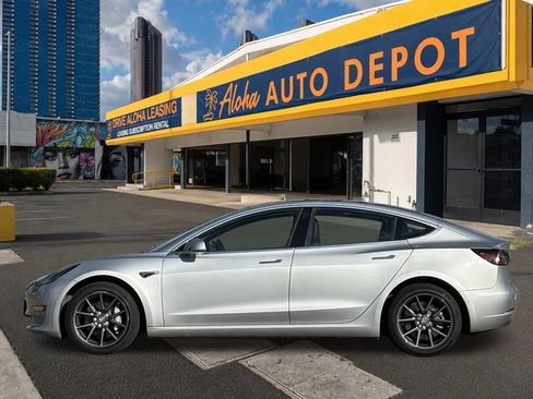 Used 2018 Tesla Model 3 Mid Range RWD image 2