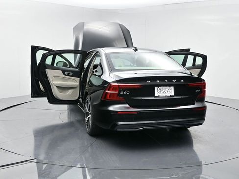 Used 2024 Volvo S60 B5 Plus image 28