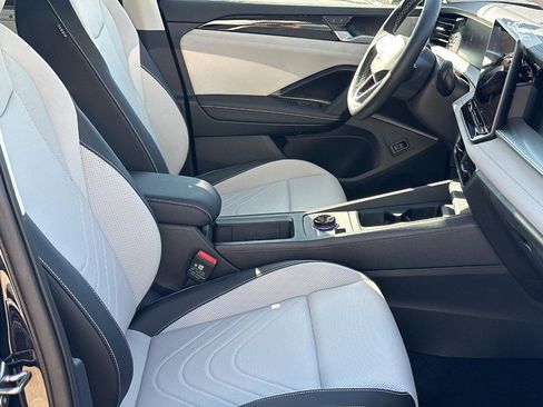 New 2025 Volkswagen Tiguan SE AWD/4WD image 15