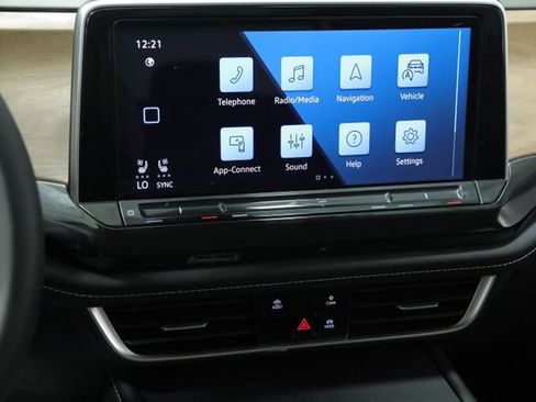 Used 2025 Volkswagen Atlas SE image 14