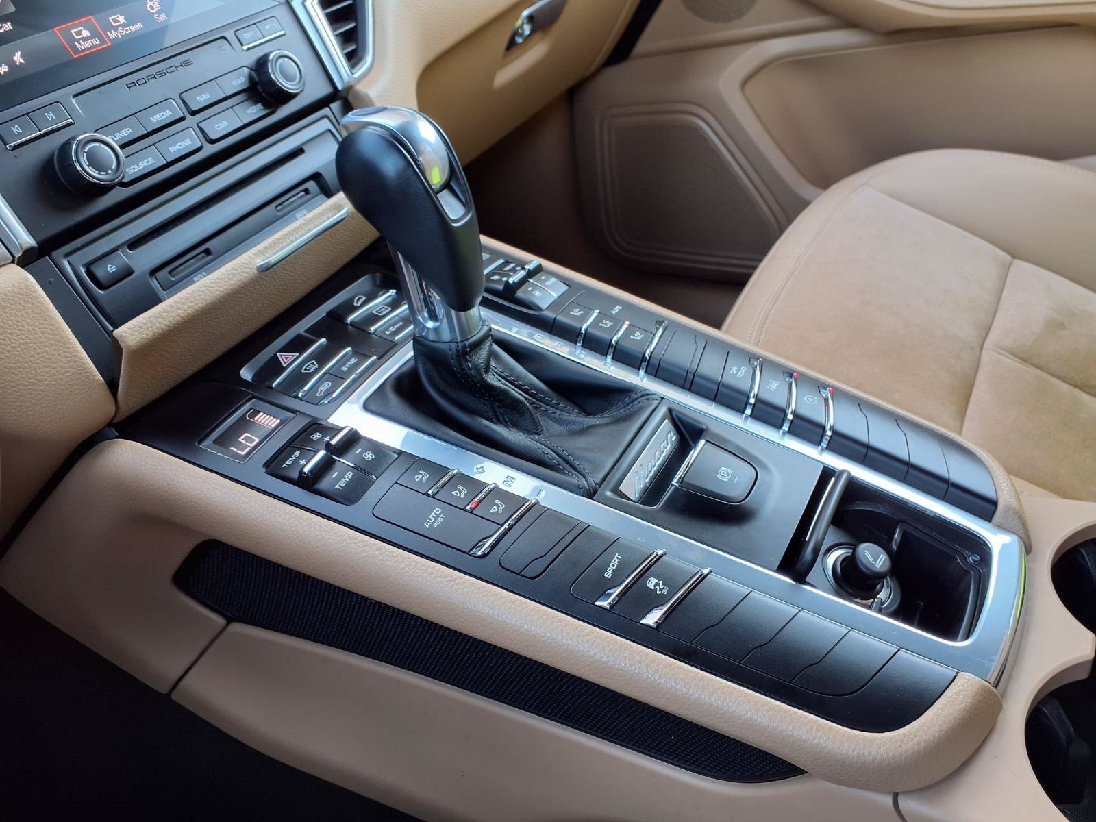 Used 2018 Porsche Macan AWD/4WD image 11