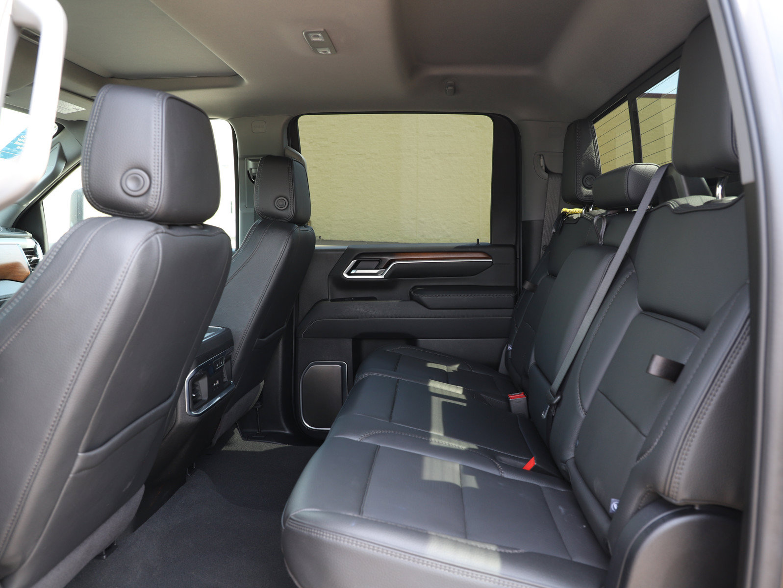 Used 2025 GMC Sierra 2500 Denali AWD/4WD image 19
