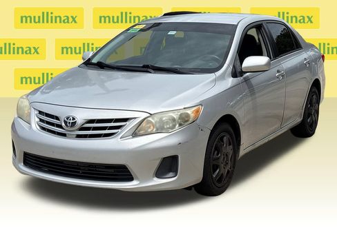 Used 2013 Toyota Corolla LE FWD image 13