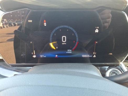 Used 2024 Chevrolet Trax ACTIV w/ Sunroof Package FWD image 20