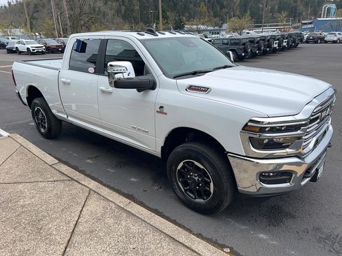 New 2026 RAM 3500 Laramie AWD/4WD image 4