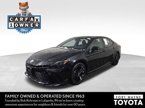 Used 2025 Toyota Camry SE image 1