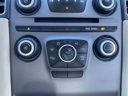 Used 2014 Ford Taurus SE image 20