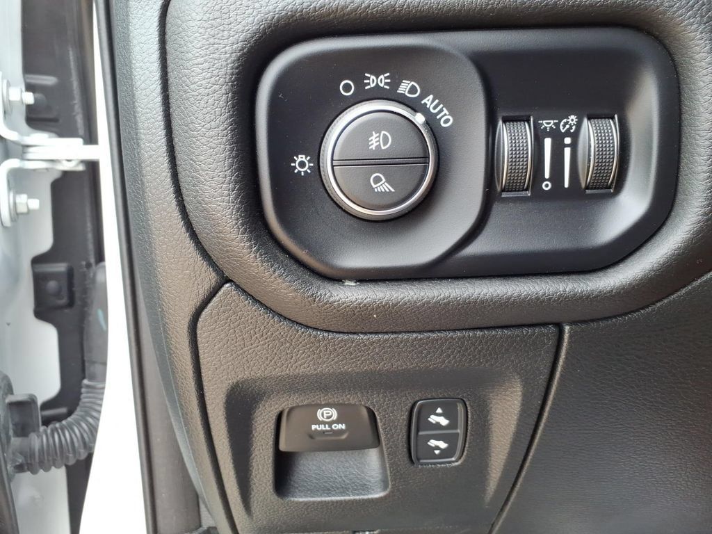 Used 2025 RAM 1500 Big Horn AWD/4WD image 24