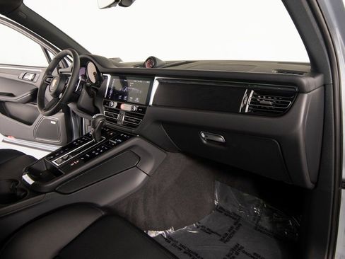 New 2026 Porsche Macan GTS image 25