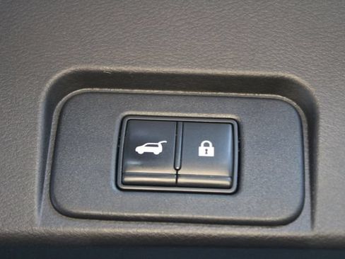 Used 2021 Nissan Rogue SV AWD/4WD image 17