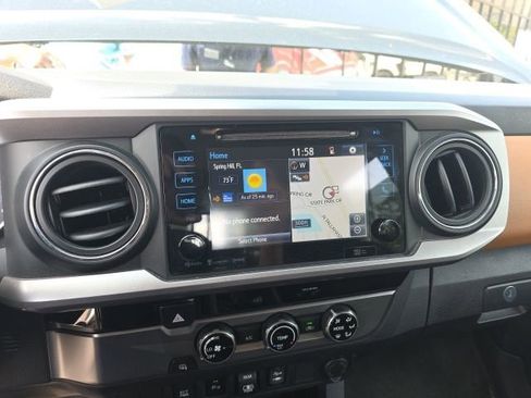 Used 2018 Toyota Tacoma SR5 image 3