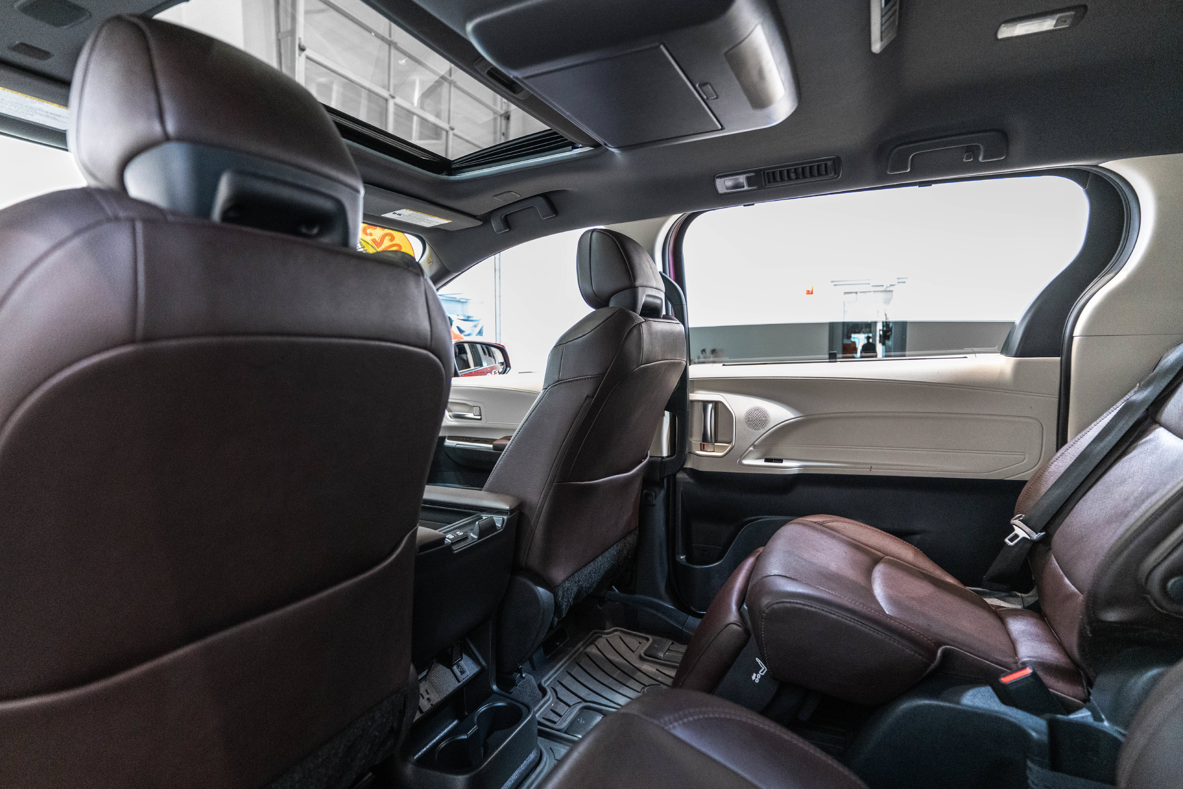 Used 2023 Toyota Sienna Platinum FWD image 14