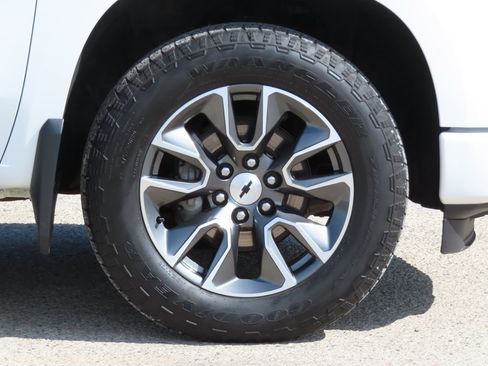 Certified 2024 Chevrolet Silverado 1500 RST w/ Convenience Package II AWD/4WD image 16