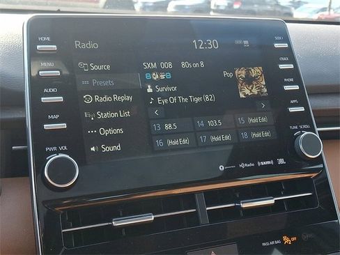 Used 2021 Toyota Avalon Limited image 18