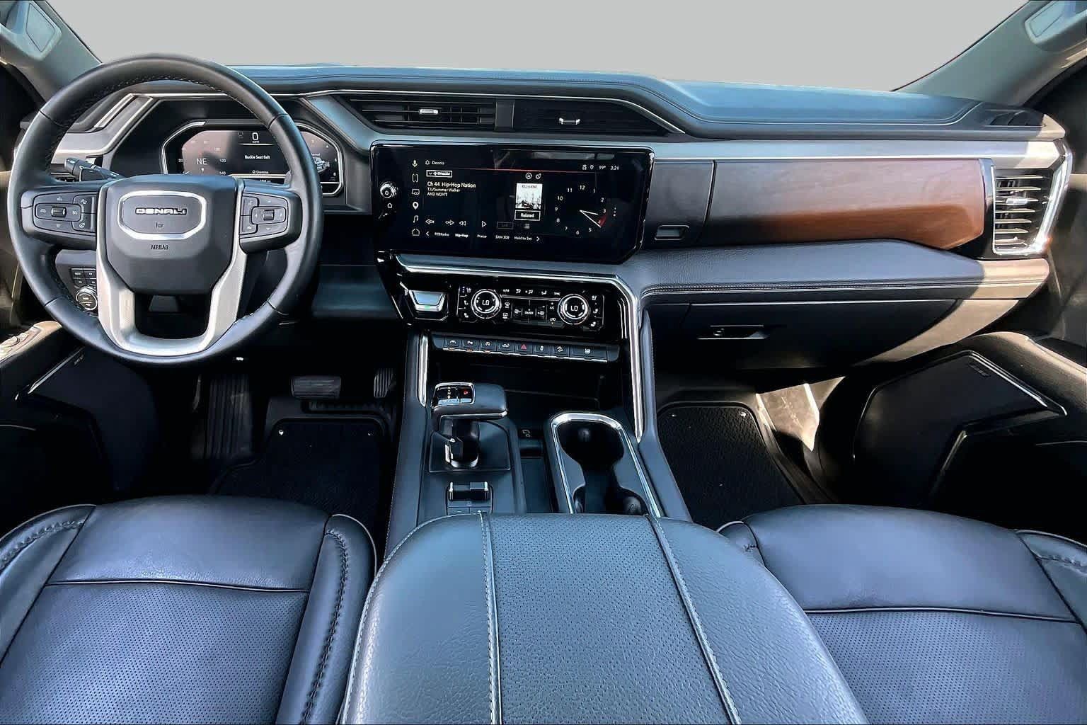 Used 2023 GMC Sierra 1500 Denali w/ Denali Reserve Package AWD/4WD image 16