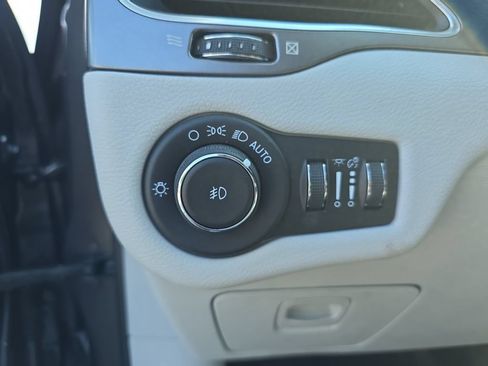 Used 2020 Jeep Cherokee Latitude Lux w/ Quick Order Package 26H Lux FWD image 19
