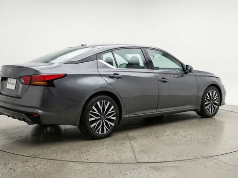 Used 2025 Nissan Altima 2.5 SV image 9