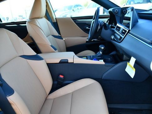 New 2025 Lexus ES 350 w/ Premium Package image 32